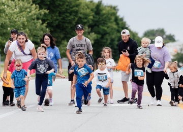 kids competing in foot race